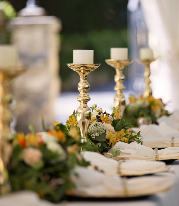 Rent flameless candles for your wedding centerpieces