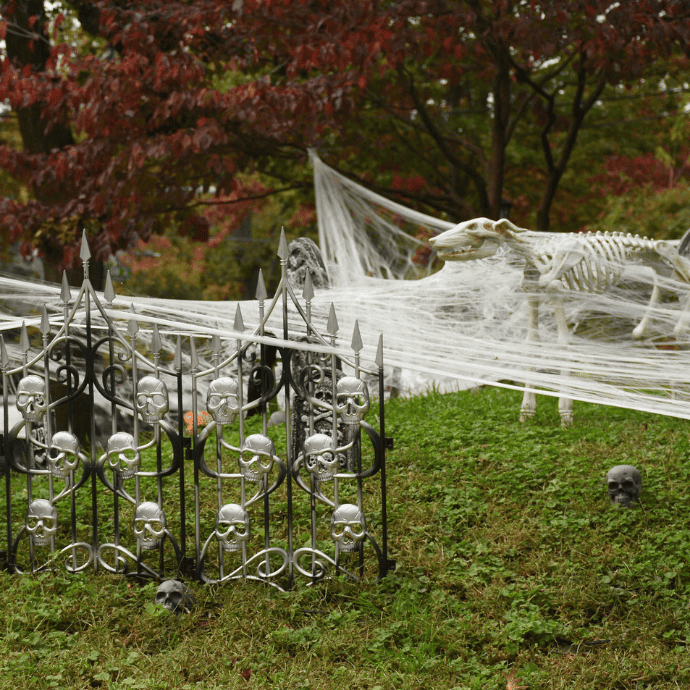 Scary ways to decorate your house for Halloween with a front yard graveyard display