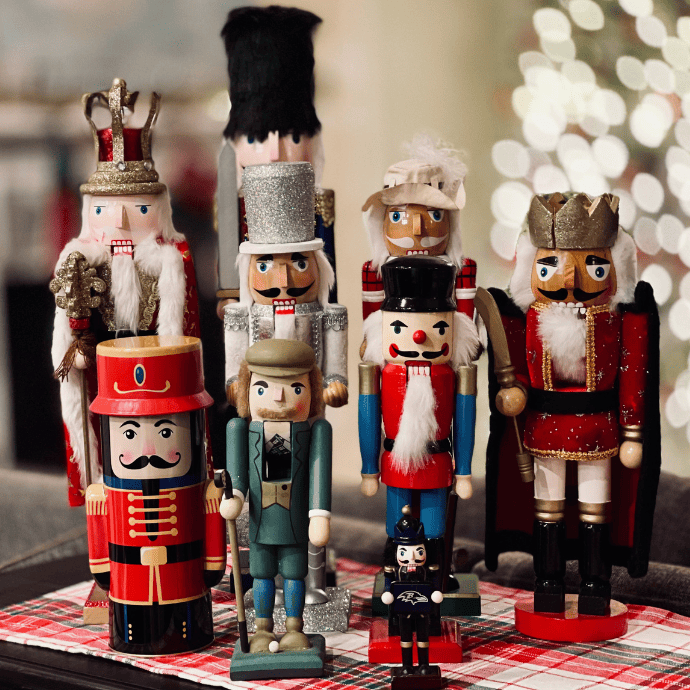 How to plan Christmas decorations with nutcrackers of various heights displayed on a table