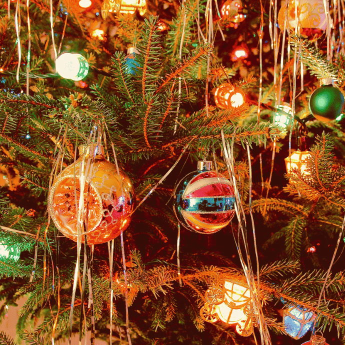 Vintage Christmas Tree Ideas For A Vibrant, Colorful Retro Look