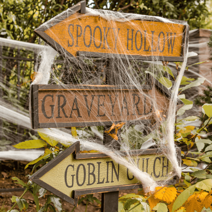 rustic, farmhouse halloween signs with cobwebs