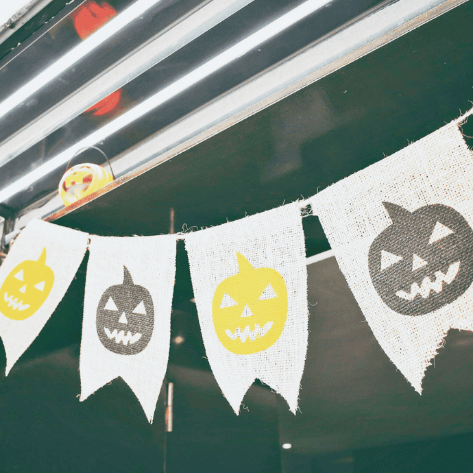 rustic halloween garland with jack o lanterns